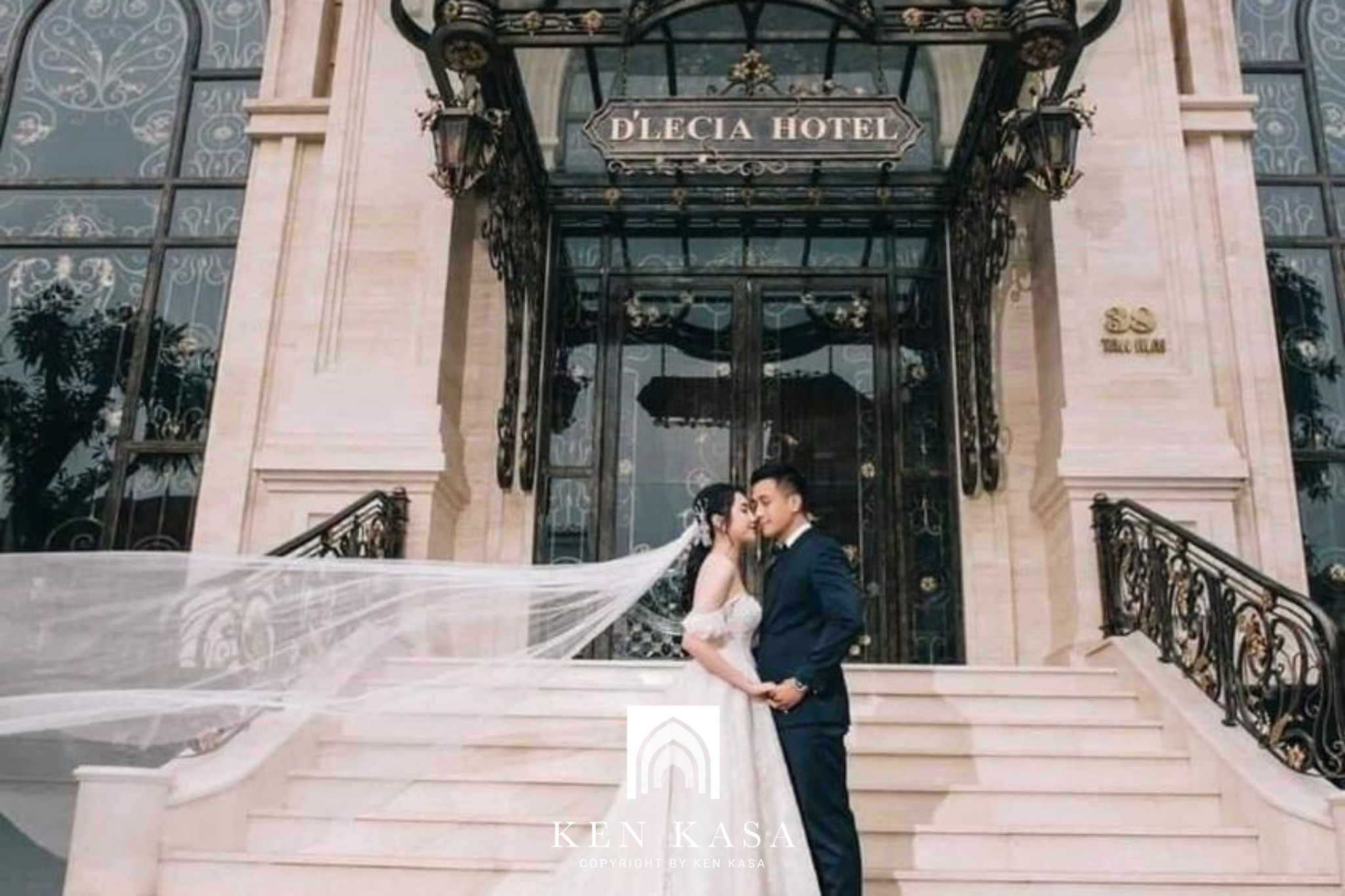 Kiến trúc phần cửa ra vào tại D'Lecia Ha Long Hotel 